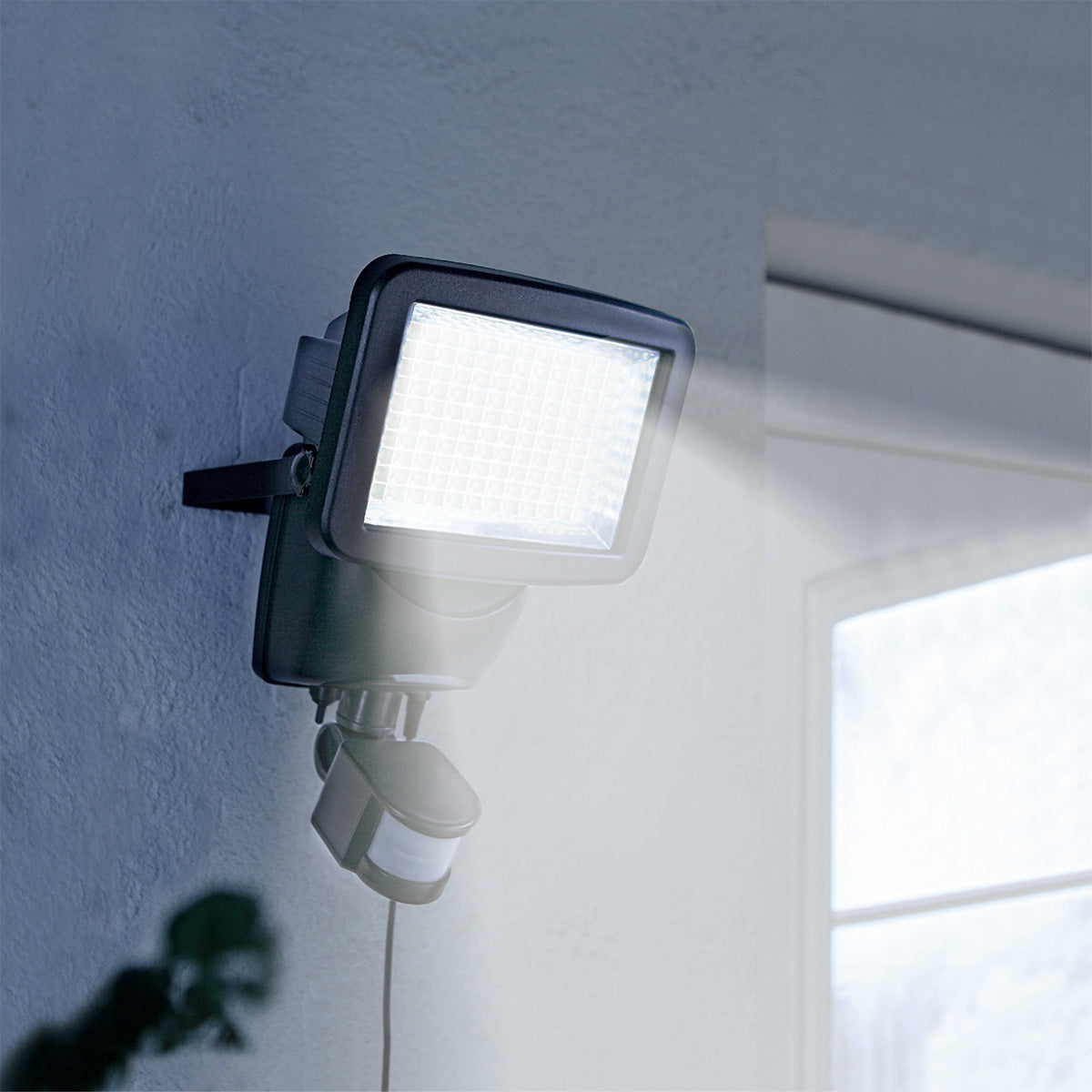 Motion Sensor Solar Garden Security Spotlight 60 White LED by Bright Garden