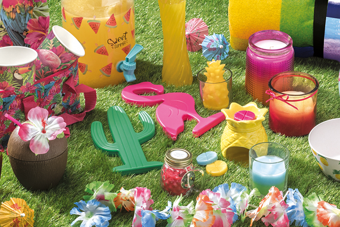 Tropical themed plastic dinnerware, drinking flasks, ice packs and candles