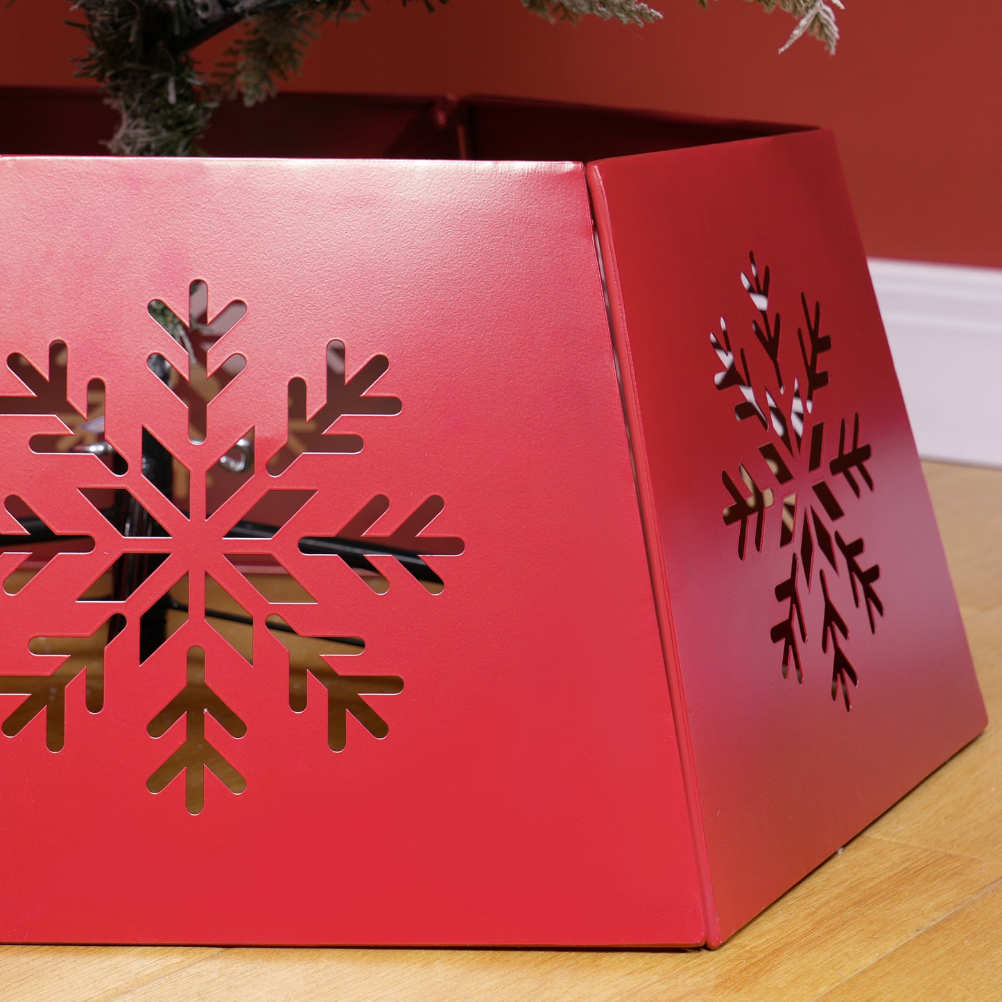 Christmas Tree Skirt Metal Red   Tips