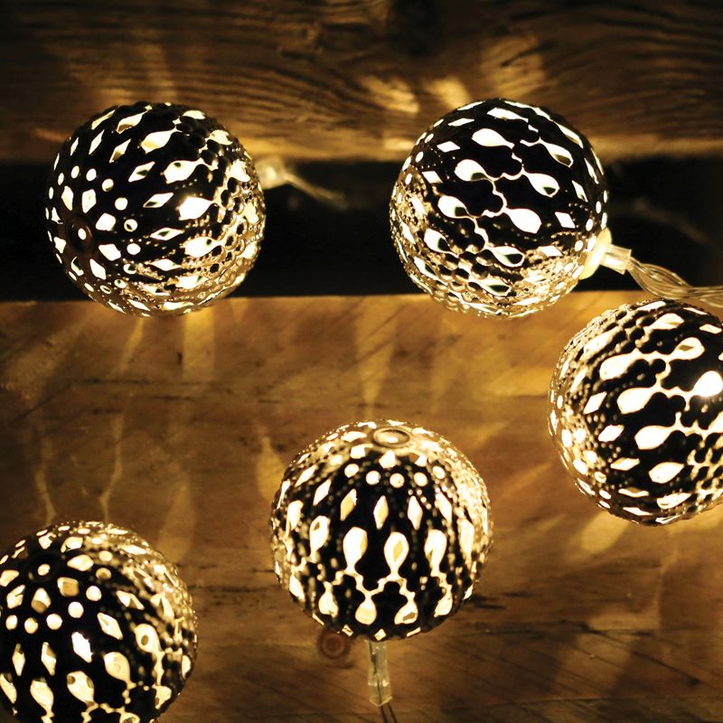 Metal Globes 12 LED Lights Solar Powered