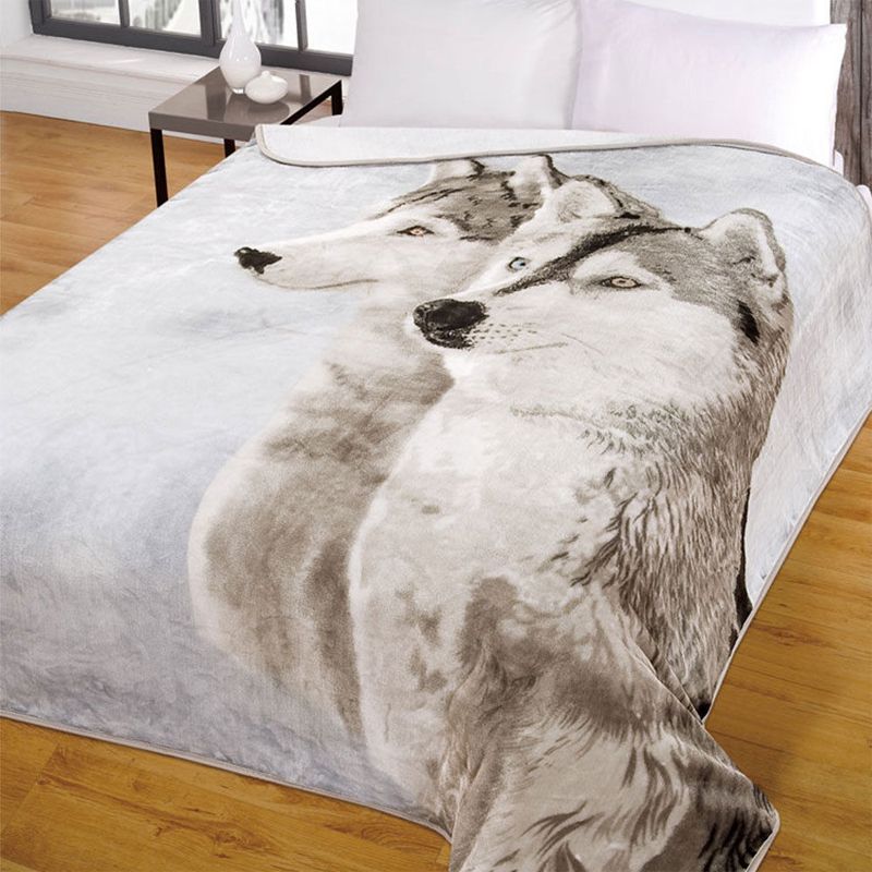 150 x 200cm Animal Throw Mink Wolf Husky Design